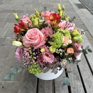 Flowerbox z ruží a frézii